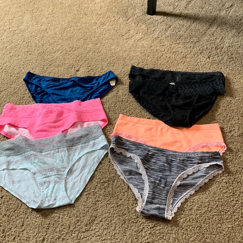 New 7 pairs the 2 black one lost the tag all other have the VS tag size Medium